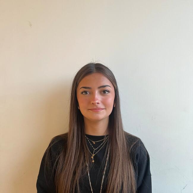 Babysitter in Montreuil-le-Gast: Clara