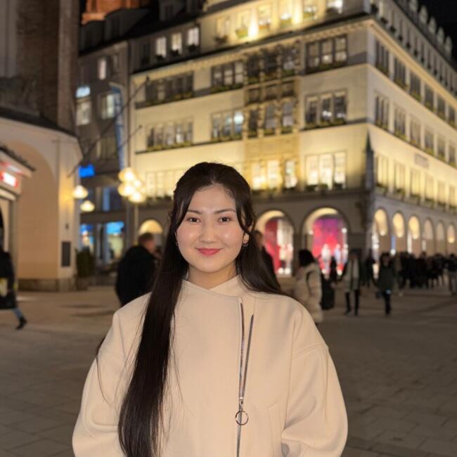 Babysitter in München: Aizhanar