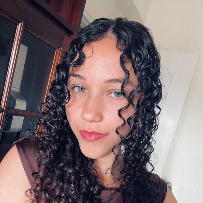 Babysitter em Almada: Geovana