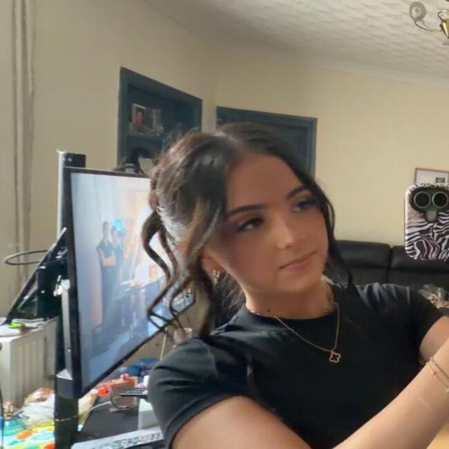 Babysitter in Ynysybwl: Hannah