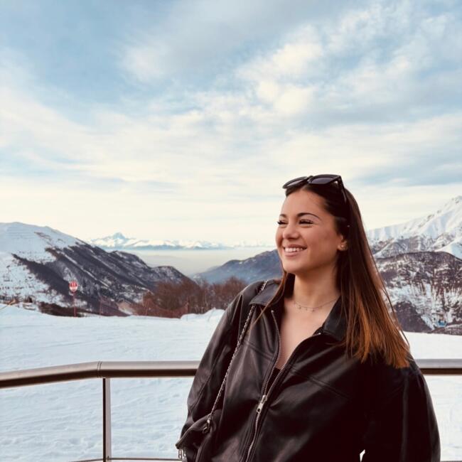Babysitter in Menton: Laura
