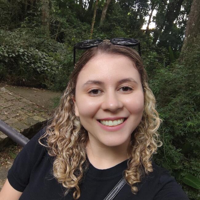 Babysitter in Maringá: Larissa