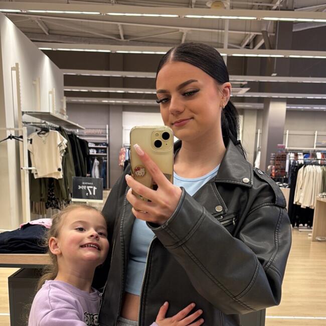 Babysitter in Achères: Melinda