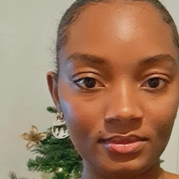 Babysitter in Porto: L.... ......l.Artemiza