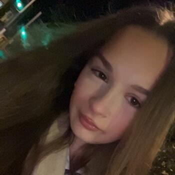 Babysitter Stalybridge: Isabella