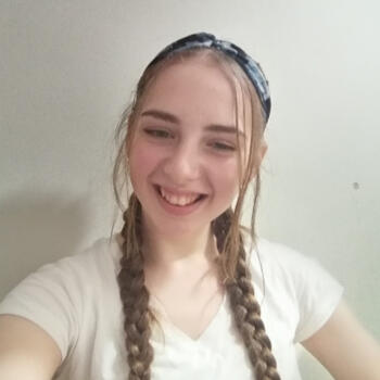 Babysitter in Plymouth: Mina