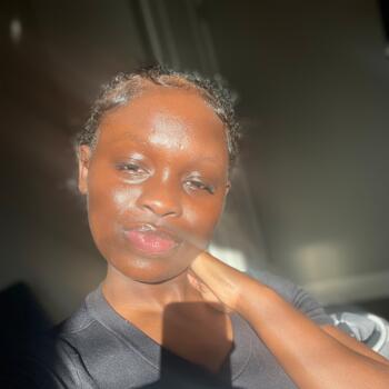 Babysitter in Humble: Justine