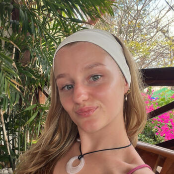 Babysitter in Melbourne: Chloe