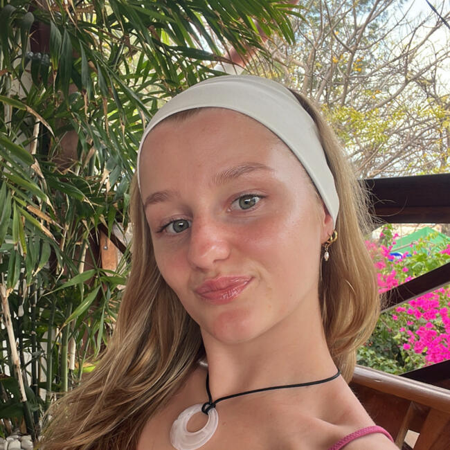 Babysitter in Melbourne: Chloe