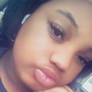 Babysitter in Chicago: Jayla