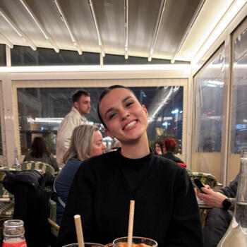 Babysitter in Luzarches: Elina