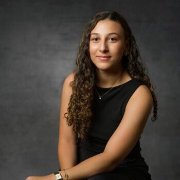 Babysitter in Château-Landon: Kenza