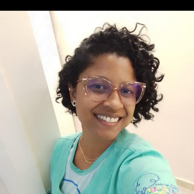 Babysitter in Praia Grande: Alyne