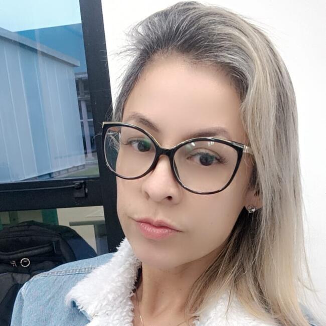 Babysitter in São José dos Pinhais: Joslaine