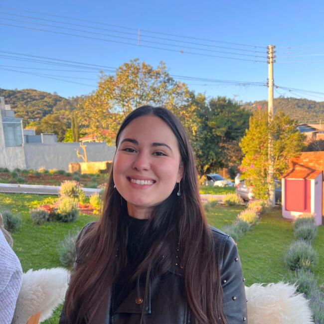 Babá em Florianópolis: Júlia