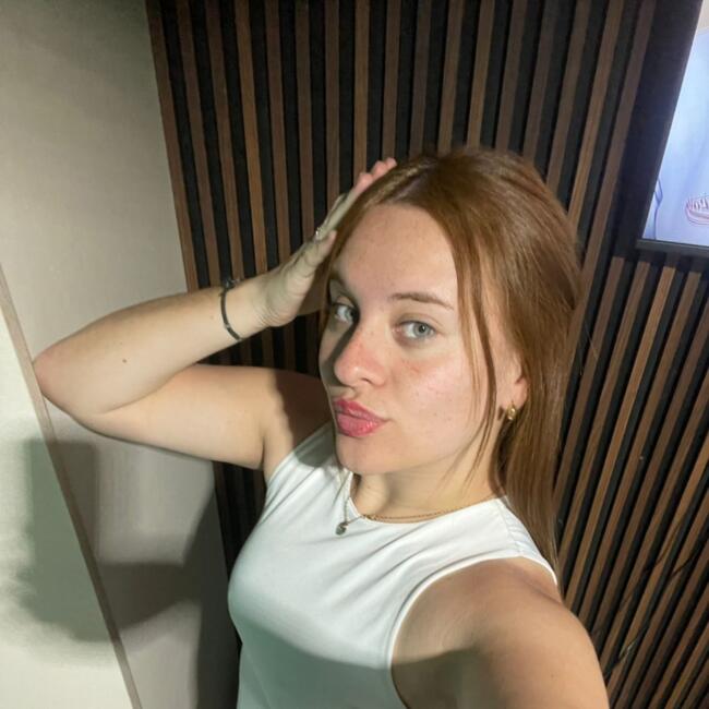 Niñera en Almirante Brown: Candela