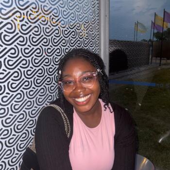 Baby-sitter in Calgary: Christine