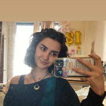 Varuška v Atene: Ευτυχία