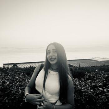 Babysitter in Villenave-d'Ornon: Emma