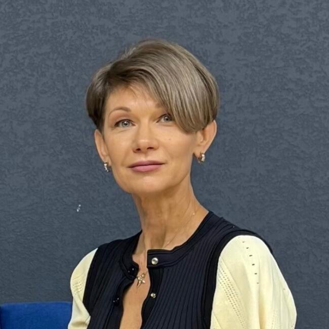 مربية أطفال في دبي: Лариса