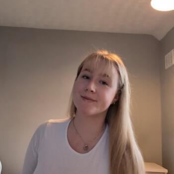 Babysitter in Andover: Abi