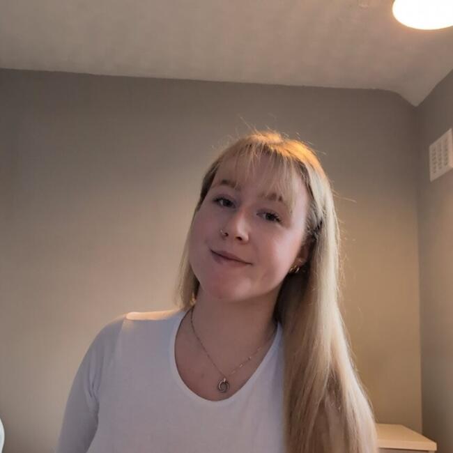 Babysitter in Andover: Abi