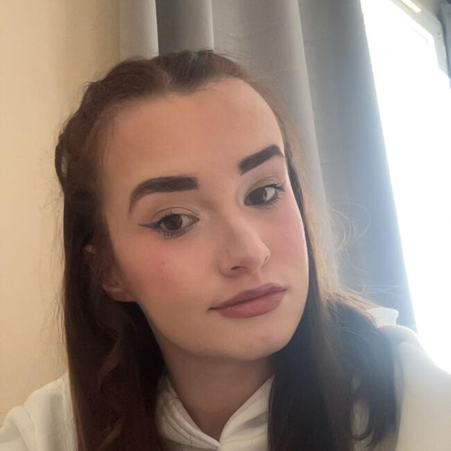 Babysitter in Saint-Pierre-lès-Elbeuf: Elsa