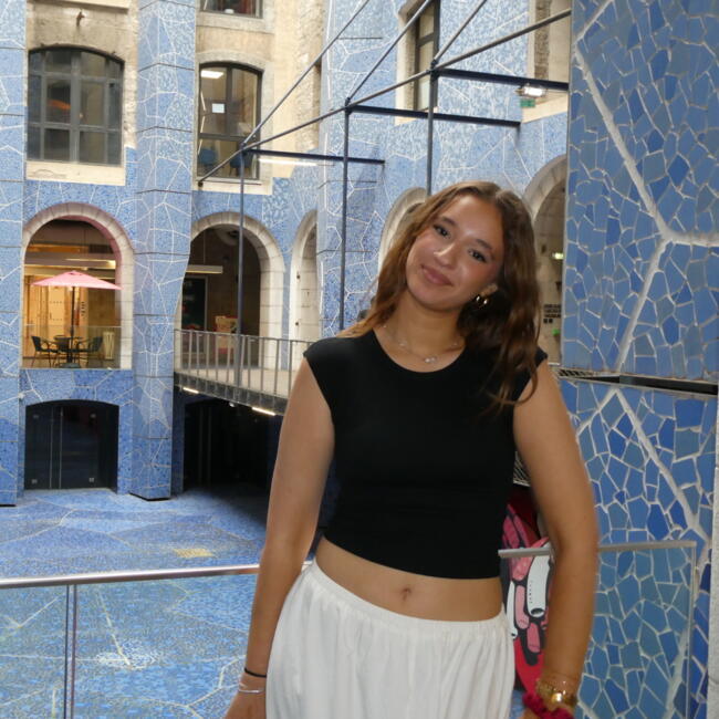 Babysitter in Salouël: Yasmine