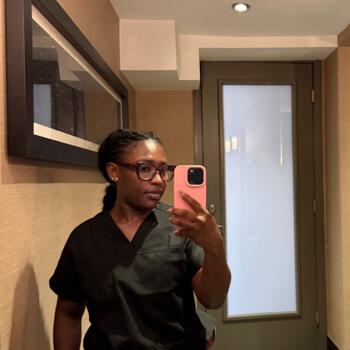 Babysitter in Toronto: Esther