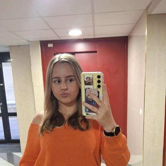 Babysitter in Marseille: Nina