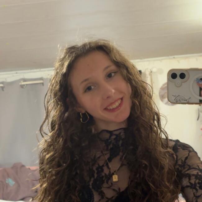 Babysitter in Pessac: Roxana