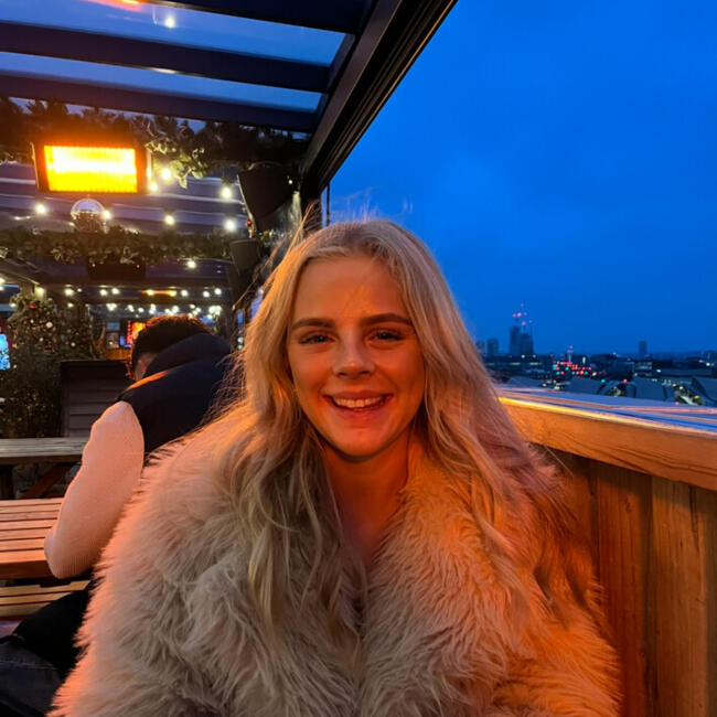 Babysitter in Manchester: Amy