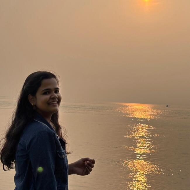 Petua में बेबीसिटर: RASHIKA