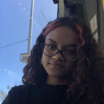 Babysitter Maricá: Nayara