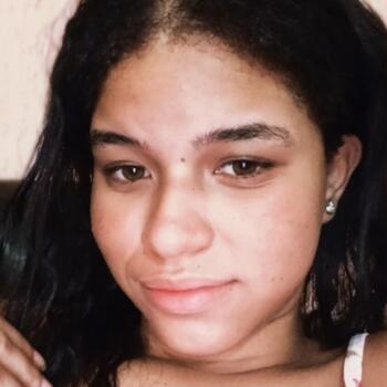 Babá em Tupã: Raiane