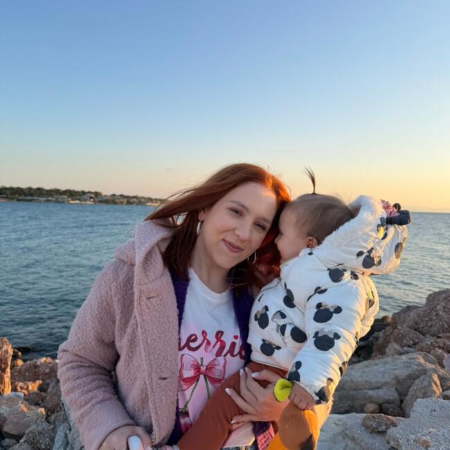 Babysitting job in Petroúpolis: Theodora