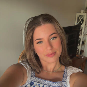 Babysitter in Brisbane: Lily