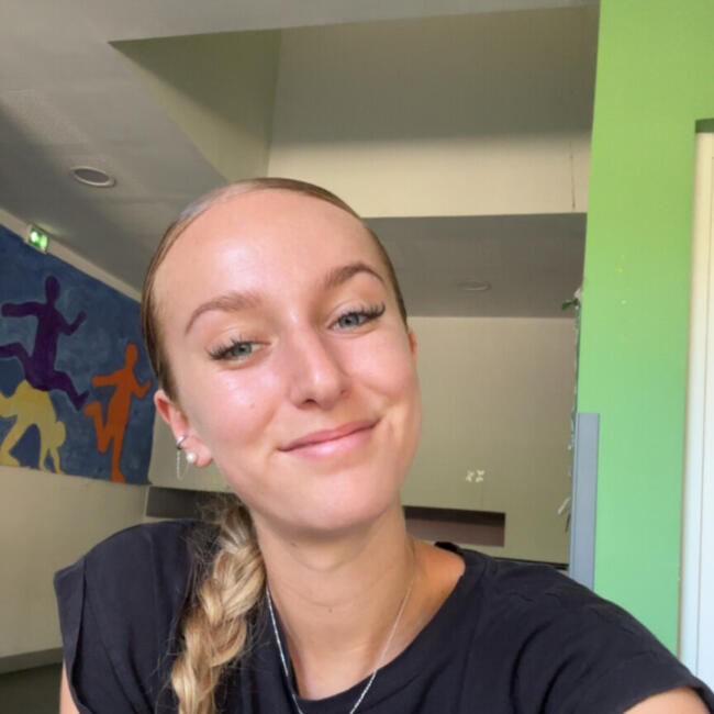 Babysitter in Meyreuil: Claudia