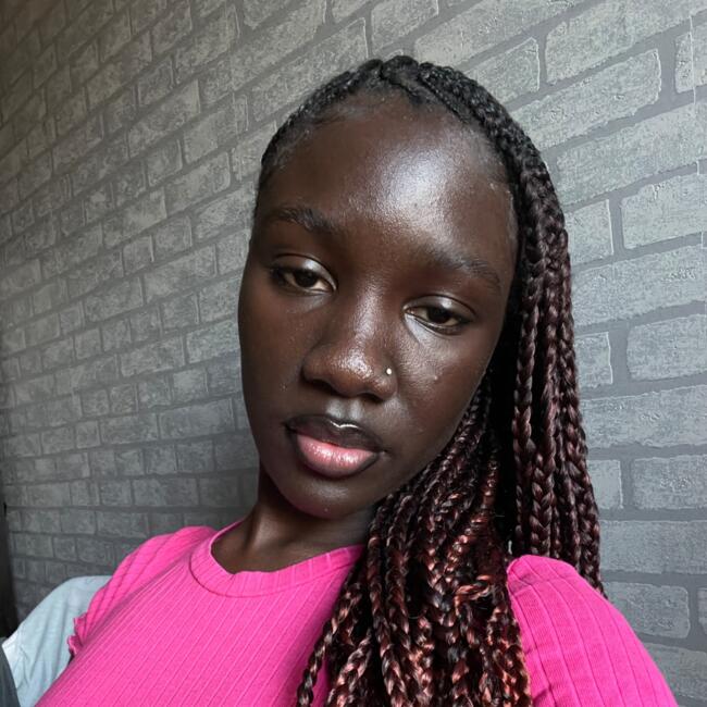 Babysitter in Saint-Étienne: Yomoly Grâce Horeb Joëliah