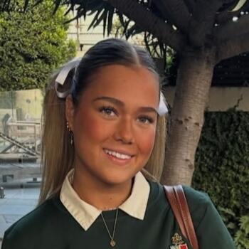 Babysitter in Melbourne: Anais