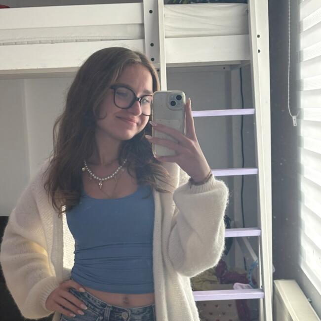 Babysitter in Montigny-le-Tilleul: Iris