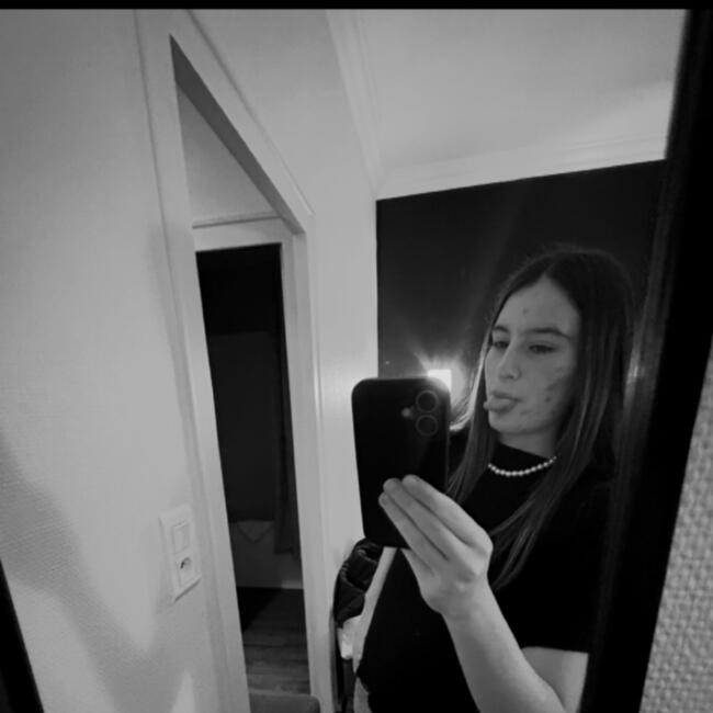 Babysitter in Suze-la-Rousse: Lisa