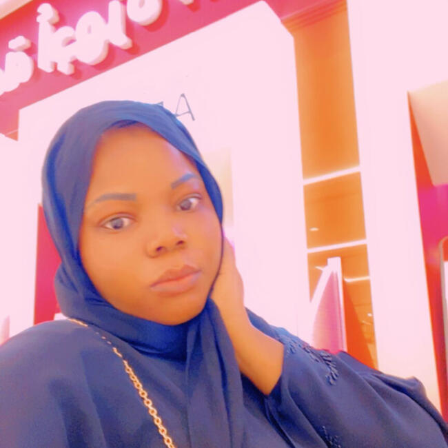 جليسة أطفال في أبوظبي: Lukiyia