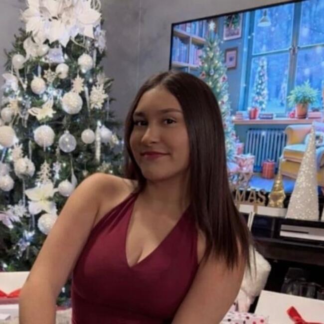 Babysitter in Palm Springs: Vivian