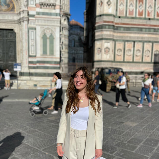 Babysitter in Paris: Margot