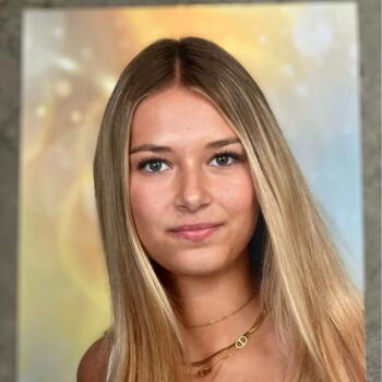 Babysitter in Condé-Sainte-Libiaire: Emma