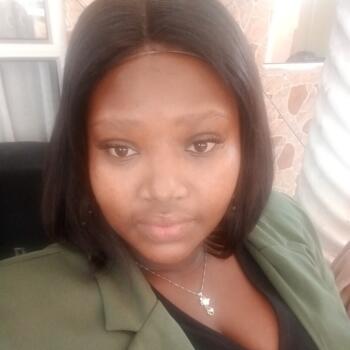 Babysitter in Motherwell: Zintle