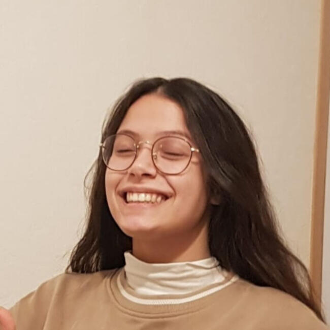 Babysitter in Saint-Brice-en-Coglès: Charlotte