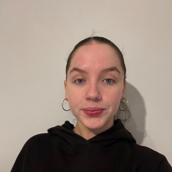 Babysitter in Killarney: Amy