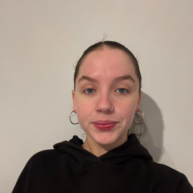 Babysitter in Killarney: Amy